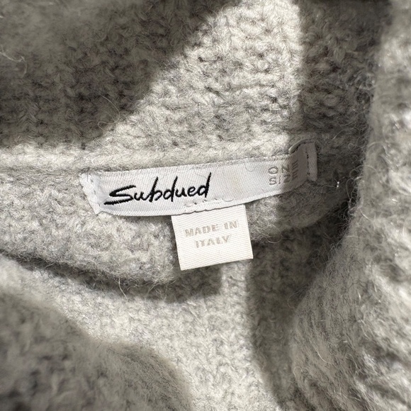 Raglan Wool Turtleneck - Picture 3 of 3